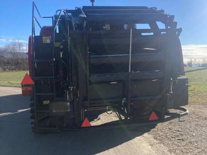 Bild 3:Case LB423 Quaderballenpresse