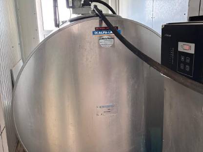 Bild 2:Milchtanks 2.100 l und 600 l