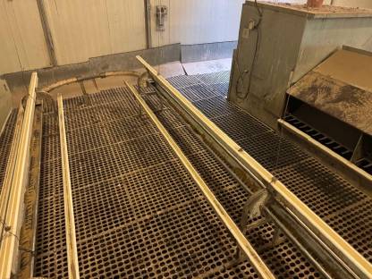 Bild 6:Hühner Stalleinrichtung