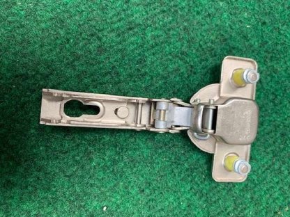 Bild 2:Möbelscharnier SALICE 276 - selbstschließend