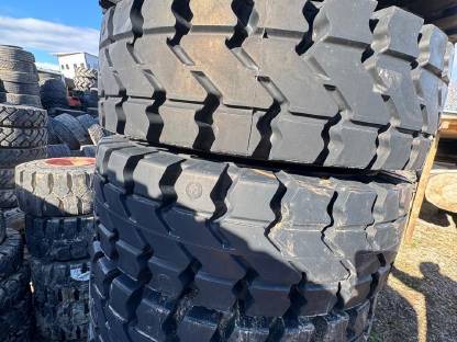 Bild 2:Staplerreifen 315/70-15 Vollgummireifen mit Felgen