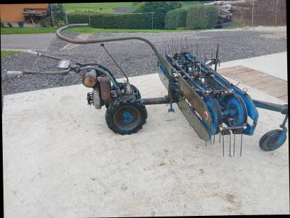 Bild 3:Heuwiesel mit Motormäher