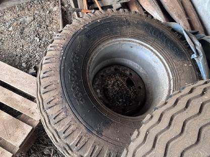 Bild 2:Verkaufe Bereifung inkl. Felgen 500/50-17