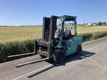 Bild 2:Dieselstapler Mitsubishi FD35 Triplexmast Zinkenverstellung