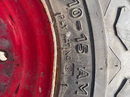 Bild 2:Anhängerreifen