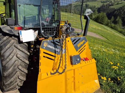 Uniforest 55Hpro mit Hilfseilwinde