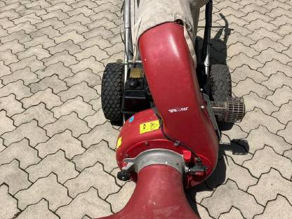 Bild 3:Laubsauger und Häcksler