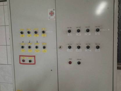 Bild 7:Hühnerstallaufstallung und Fütterungstechnik