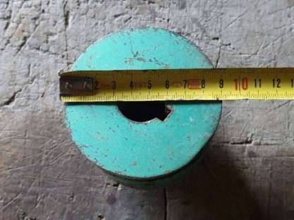 Bild 2:3-rillige Keilriemenscheibe 9 cm Ø, Bohrung 28 mm Ø bis 17 mm