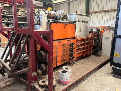 Bild 3:Katonagenpresse Heu oder Strohpresse