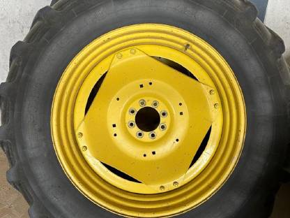 Bild 4:Kompletträder John Deere 6125