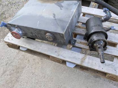 Öltank und Pumpe