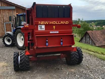 Bild 2:New Holland 648 Cropcutter Rundballenpresse