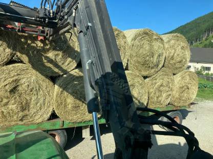 Bild 5:Heuballen und Grummetballen