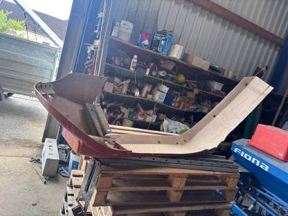 Bild 2:New Holland L Kotflügel links