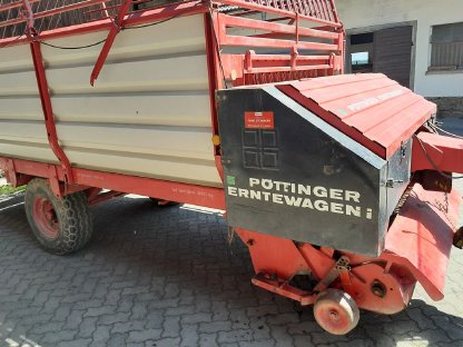 Pöttinger Erntewagen 1 und Siloblockschneider