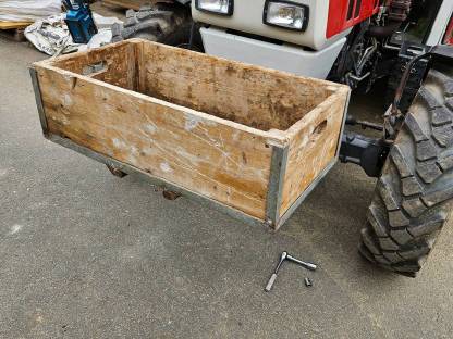 Bild 2:Forstkiste für Steyr 8065