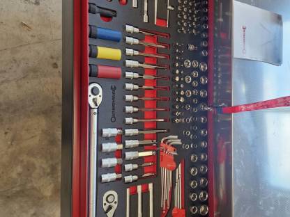 Bild 2:Werkzeugwagen