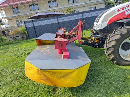 Bild 3:Hölzle Frontmähwerk