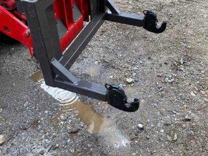 Bild 4:Adapter von Weidemann auf 3-Punkt Kat II