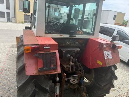 Bild 3:Steyr 8070 mit Hauer-Frontlader