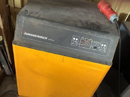 Bild 3:Linde Elektrostapler E12 mit Triplexmast