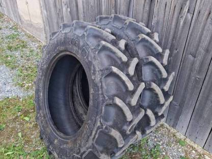 Bild 2:Traktorreifen 320/85R24 & 420/85R30