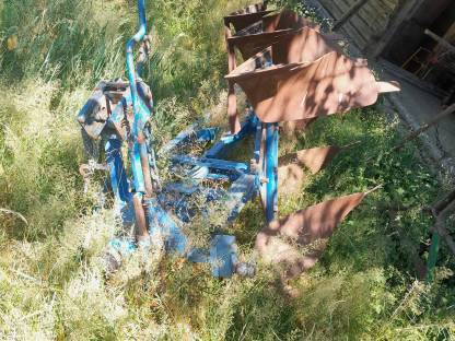 Bild 2:3-Schar-Pflug