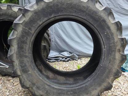 Bild 2:Traktorreifen