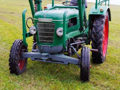 Bild 4:Traktor Frontlader Fendt Farmer 2