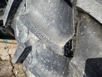 Bild 4:Räder 300/95R46 mit 10-Loch Felgen