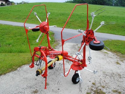 Bild 3:Pöttinger Kreiselheuer Hit 54N