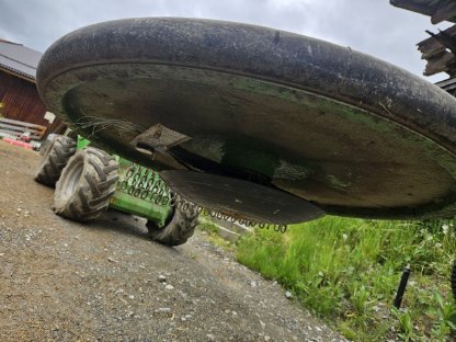 Bild 4:Avant Zaunmäher