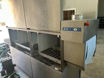 Bild 5:Kistenwaschanlage bzw Geschirrwaschsnlage