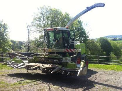 Bild 2:Übernehme Mais und Gras Silierarbeiten