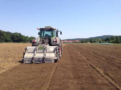 Bild 2:Steinbrechen ohne Humuszerstörung