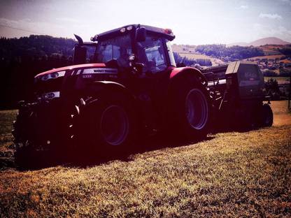 Bild 3:Ballen pressen