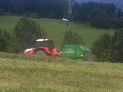 Bild 2:Ballen pressen