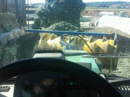 Bild 2:Silageverdichtung /Verteilung