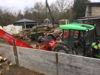 Bild 3:Lohnarbeiten Mulchen Pressen Transport Sägenspalten