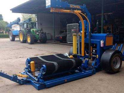 Bild 4:Rundballen und Eckballen pressen und wickeln