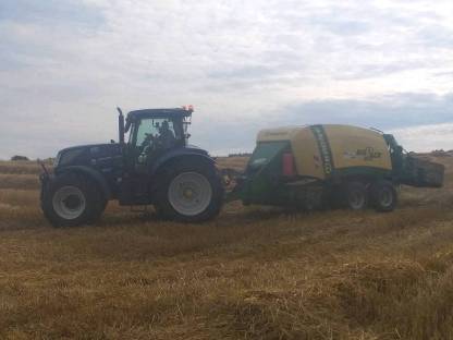 Bild 2:Wir pressen ihre Quaderballen