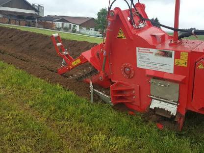 Bild 3:Kabel & Wasserleitungen verlegen, Mäuseschutzgräben