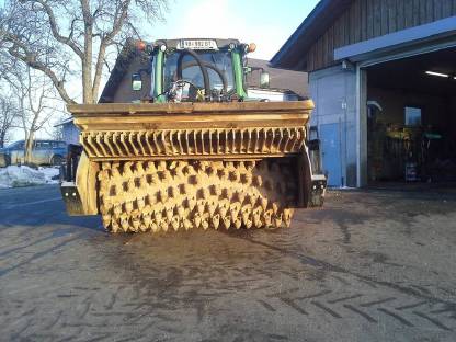 Bild 2:Steine sammeln- Steine brechen!