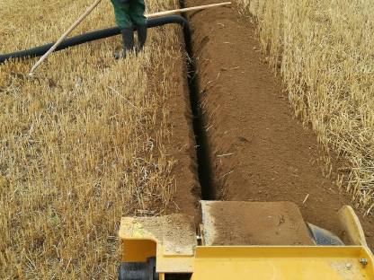 Bild 3:GRABENFRÄSEN für Drainagen, Leitungen,...