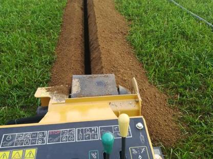 Bild 2:GRABENFRÄSEN für Drainagen, Leitungen,...