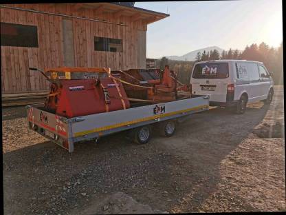 Bild 2:Transporte mit Autoanhänger