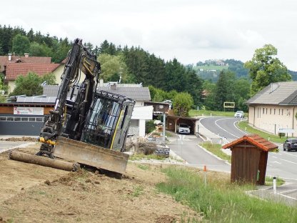 Bild 4:Baggerungen, Stemmarbeiten, Nassflächen, Restholzräumung,...