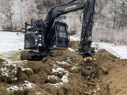 Bild 7:Leitungsbau (Drainage) mit ASTINATOR 95UR + V-FORMER