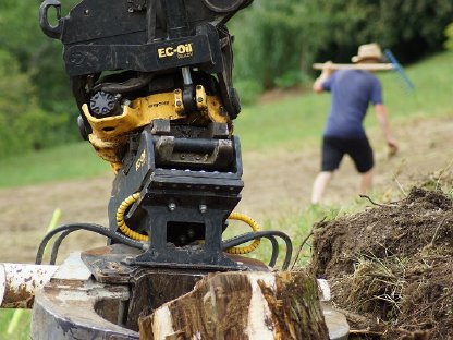 Bild 4:Wurzelstockentfernung: Wir packen jede Wurzel an!